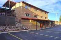Four Seasons Lodge Hotels in South Fork