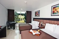 Hotel & Suites PF Hotel dekat Independence Monument