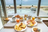 Le Grand Hotel des Thermes - breakfast