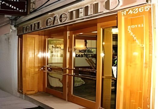 베네치아 호텔의 깔끔하고 고풍스러운 객실 내부