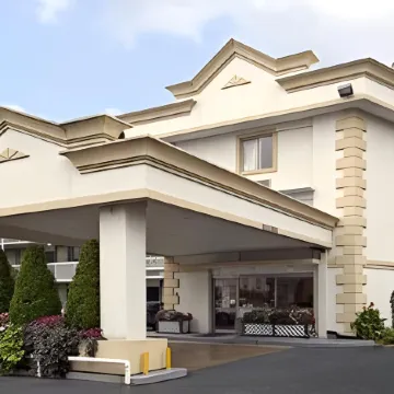 Days Inn by Wyndham Arlington Pentagon Отели рядом с достопримечательностью «Арлингтон-хаус»