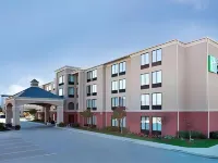 Holiday Inn Express & Suites CAPE GIRARDEAU I-55 by IHG - parking