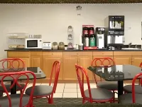 Super 8 by Wyndham Springfield East - 朝食