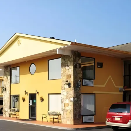 Econo Lodge Sevierville-Pigeon Forge on the River