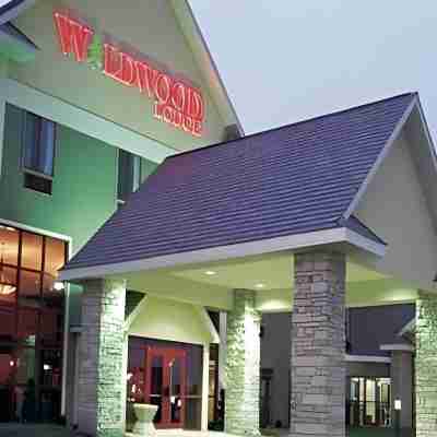 Wildwood Lodge & Suites Hotel Exterior