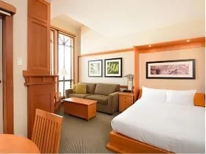Pan Pacific Whistler Mountainside