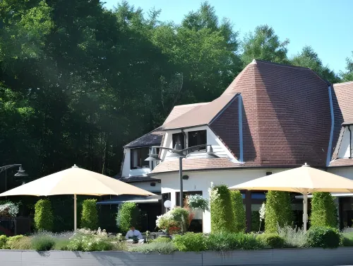 Van der Valk Hotel Dennenhof - С баром