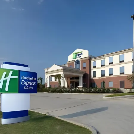 Holiday Inn Express & Suites HEARNE by IHG