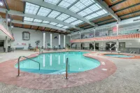 Quality Inn & Suites Downtown - Pools