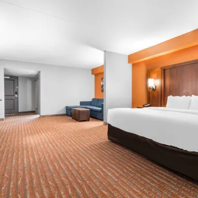 Comfort Suites Jackson I-40 Hotels near Target