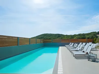 Le Golfe Hotels near Plage Cupabia