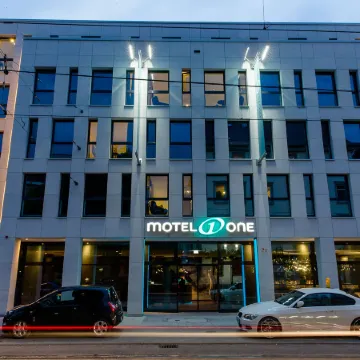 Motel One Stuttgart-Bad Cannstatt Отели рядом с достопримечательностью «Парк Неккар»
