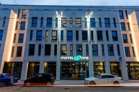 Motel One Stuttgart-Bad Cannstatt Отели рядом с достопримечательностью «оз. Макс-Айт»