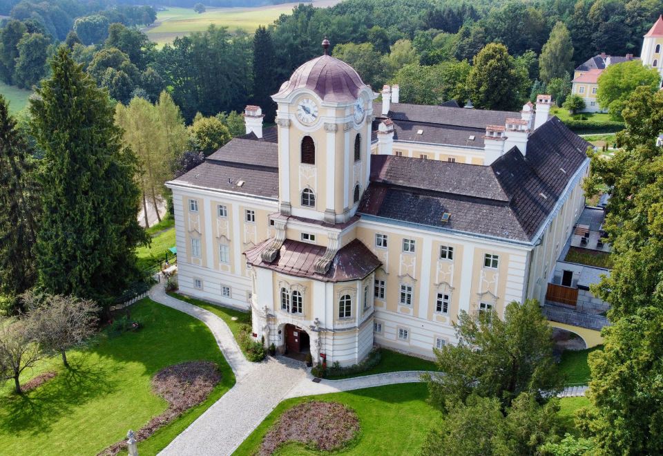 Schlosshotel Rosenau Superior - Housity