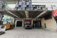 RedDoorz Near Waterpark Citra Garden Medan فنادق في Medan Johor