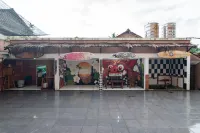 RedDoorz Near Pantai Karang Hawu Pelabuhan Ratu Hotels in Cisolok