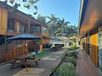 Palm Tree Lodge & Backpackers Các khách sạn ở Opua