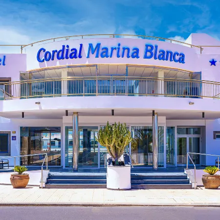 Hotel Cordial Marina Blanca Отели рядом с достопримечательностью «Пляж Фламинго»