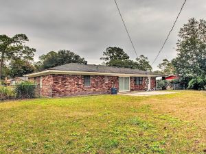 Bright Hinesville Home, 43 Mi to Savannah!