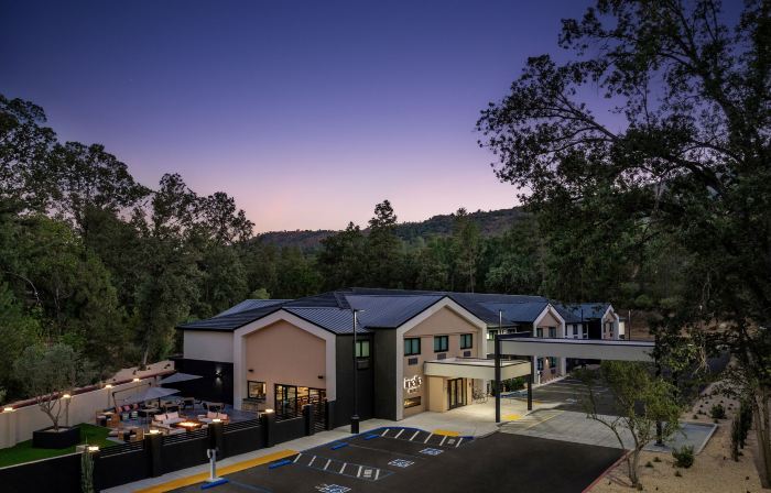 The Inelle, Oakhurst Yosemite, a Tribute Portfolio Hotel
