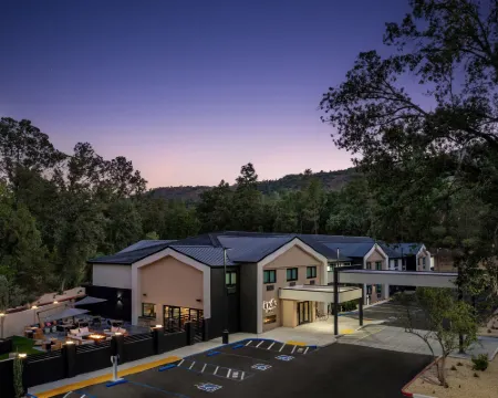 The Inelle, Oakhurst Yosemite, a Tribute Portfolio Hotel Hotels in Oakhurst