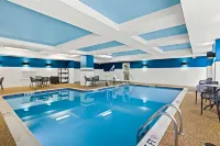 Hampton Inn & Suites Canton فنادق في Plain Township