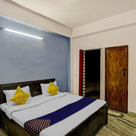 Goroomgo Raj hotel vip Noida