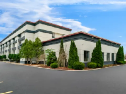 HomeTowne Studios Flint Hotels in Genesee County
