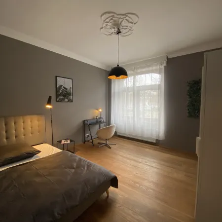 Zimmer mit Stuck in Co-Living Apartment Liebig54