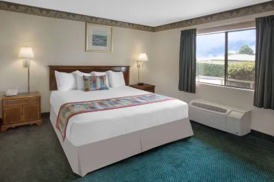 Travelodge by Wyndham Costa Mesa Newport Beach Hacienda Hotels in Costa Mesa
