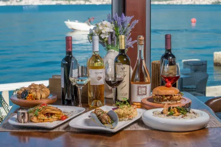 Studio apartment with balcony and private beach