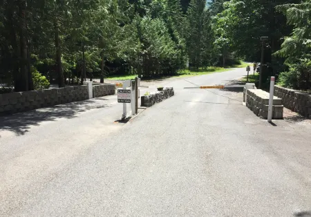 Mt Baker Rim Cabin 24 - Hot Tub, WIFI, Air Conditioning, Sleeps 8