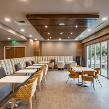 Element Dallas Downtown East Отели рядом с достопримечательностью «Парк Уайт Рок Лейк»
