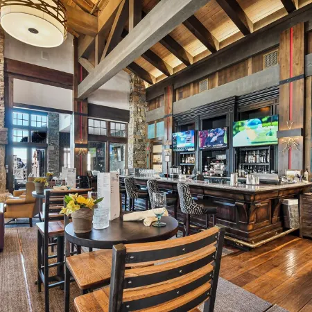 Parq 4 Tower Club Ski in-Out Hot Tub Pool Private Dining Fitness Spa Wellness