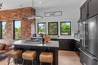 Cozy apartment in fabulous Coeur d'Alene with WiFi, AC & Spa!