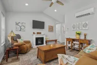 Warm & Welcoming Solar Home on Keizer Quiet Lane