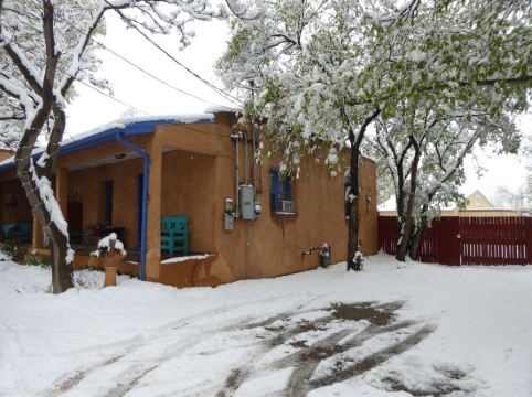 Historic Downtown Adobe Apartment near everything you want