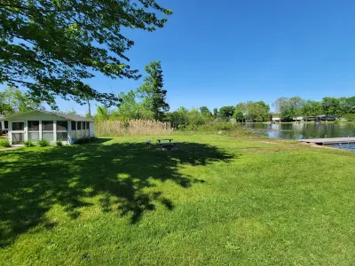Lakefront retreat with kayaks