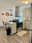 Remodeled Single Family, Enjoy a experience at this centrally located place.