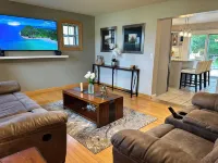 Brick Vacation House On Waldo Blvd w/ Heated Garage, BBQ, Fire Pit