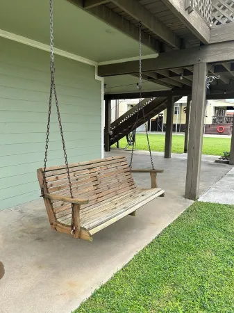 Welcome to Sunset Chateau! This split level 4/2 house close to the beach!