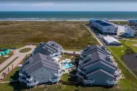 MUSTANG ISLAND POOLSIDE PARADISE -  Boardwalk to beach, heated pool. hot tub!!