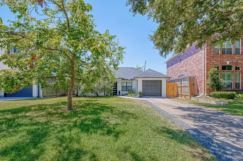 Stylish-Cozy 2-br in Bellaire relaxing home for the family and pet-friendly فنادق في بيلاير