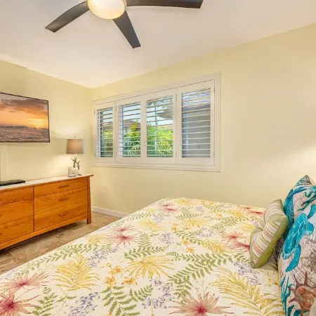 Ocean Front, Ground Level 1 Bedroom with King, Sleeps 4, with Cold AC