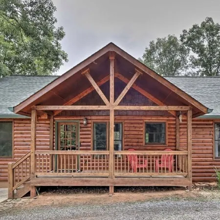 Cozy Cabin at a Mountain Resort 4 Mi to Downtown!