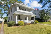 Magnificent 2 Bedroom Home in Norfolk's Best Neighborhood Các khách sạn gần World of Reptiles and Friends