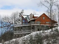 Awesome View 2500 Sqft Decks 8 Person Spa Mins to Blue Ridge Pkway & New River Hotels in Pine Swamp