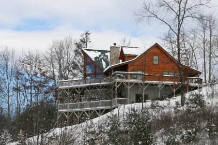 Awesome View 2500 Sqft Decks 8 Person Spa Mins to Blue Ridge Pkway & New River Отели в г. Пайн Суомп