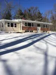 Cozy 3-bed 1.5 baths 1 mile from UConn campus. WiFi AC Patio Kitchen Dining room Hotel dekat Gay City State Park