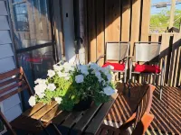 Newly renovated- beautiful Condo near the Beach- Sleeps 4 Linen /Towels Provided - Homestays